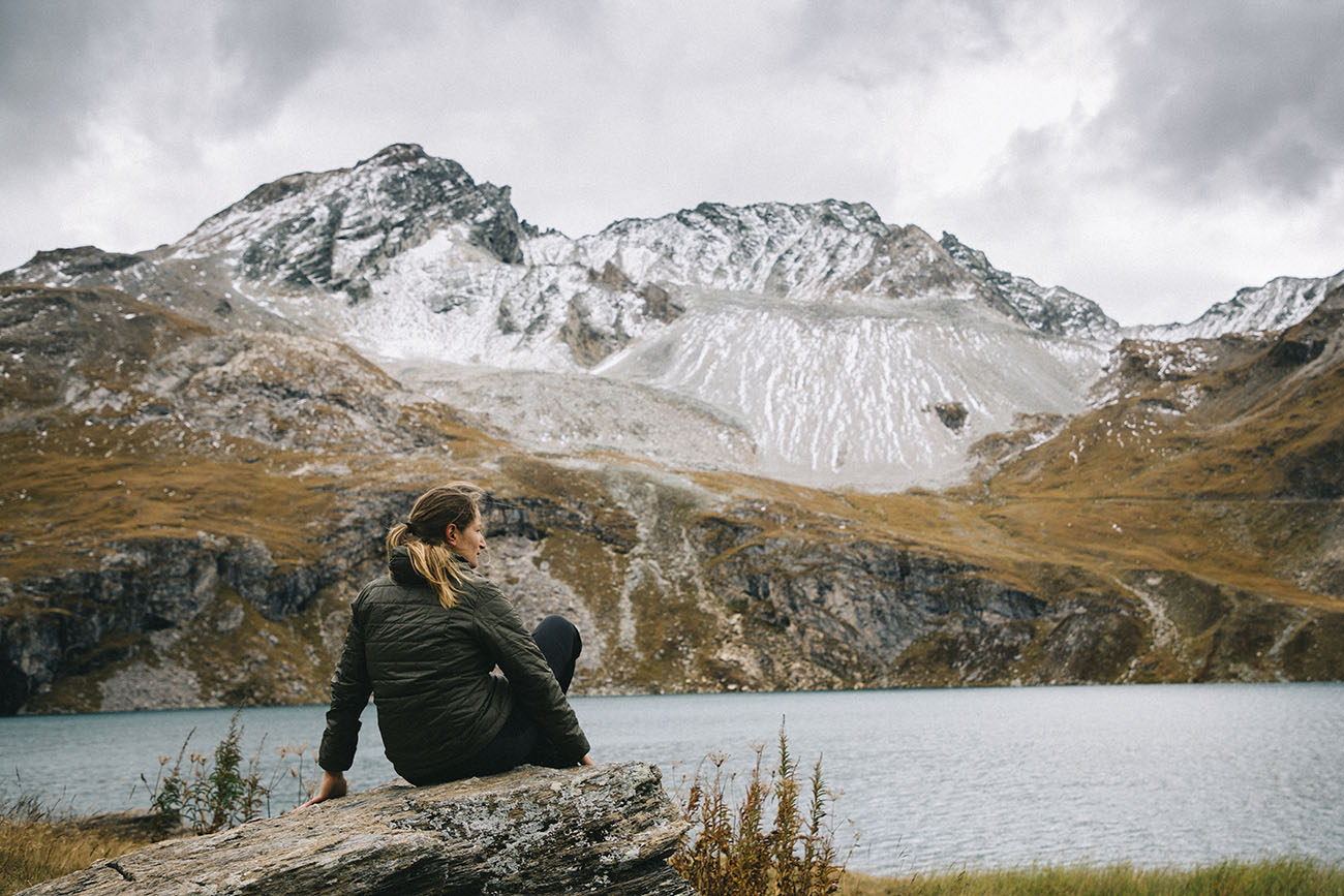 La randonnée facile du lac de la Sassière en Tarentaise.  Crédit photo : Clara Ferrand - blog WIldroad