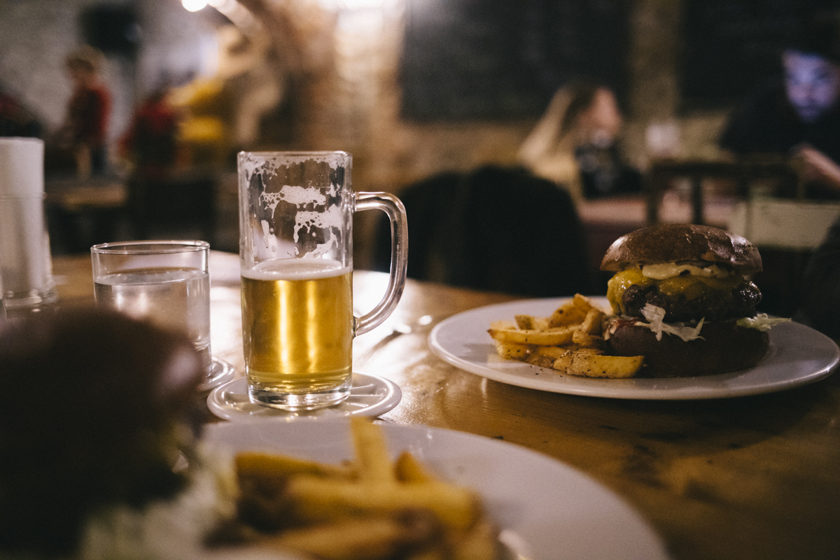 Melnik Bohème Restaurant hamburger