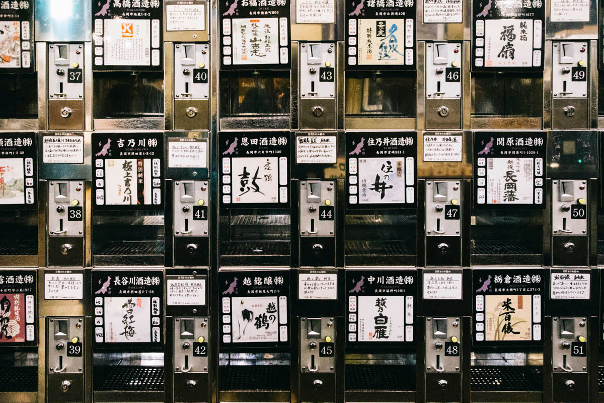 Ponshu-kan vending machine sake niigata jr station japon