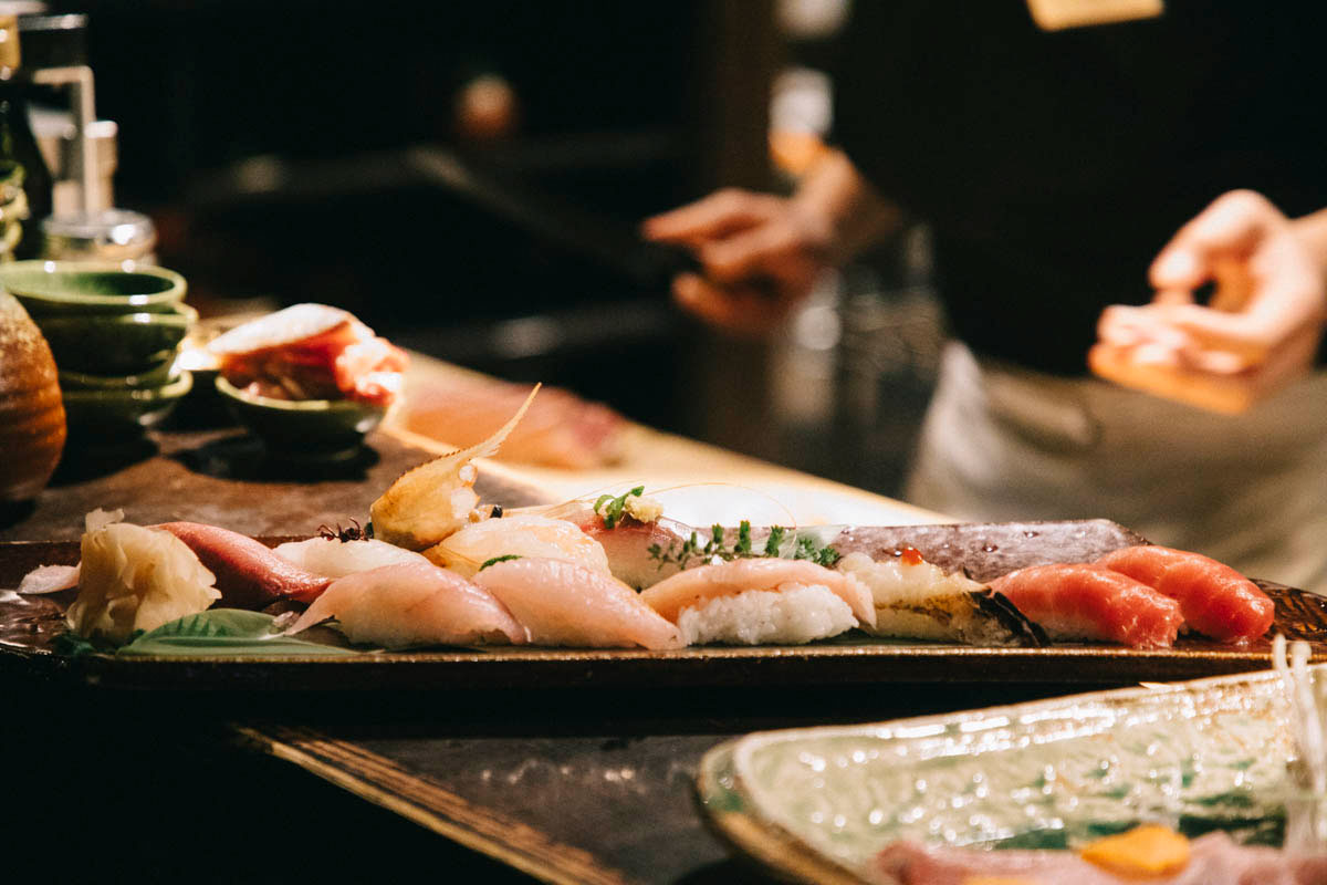 Sushi dans un restaurant de Niigata japon food tour