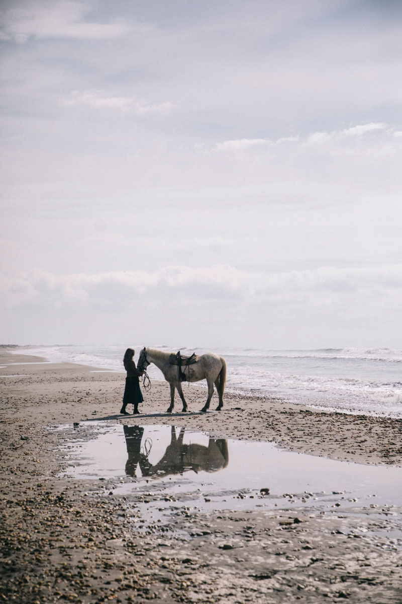 Balade à cheval sur la plage en week-end en Camargue