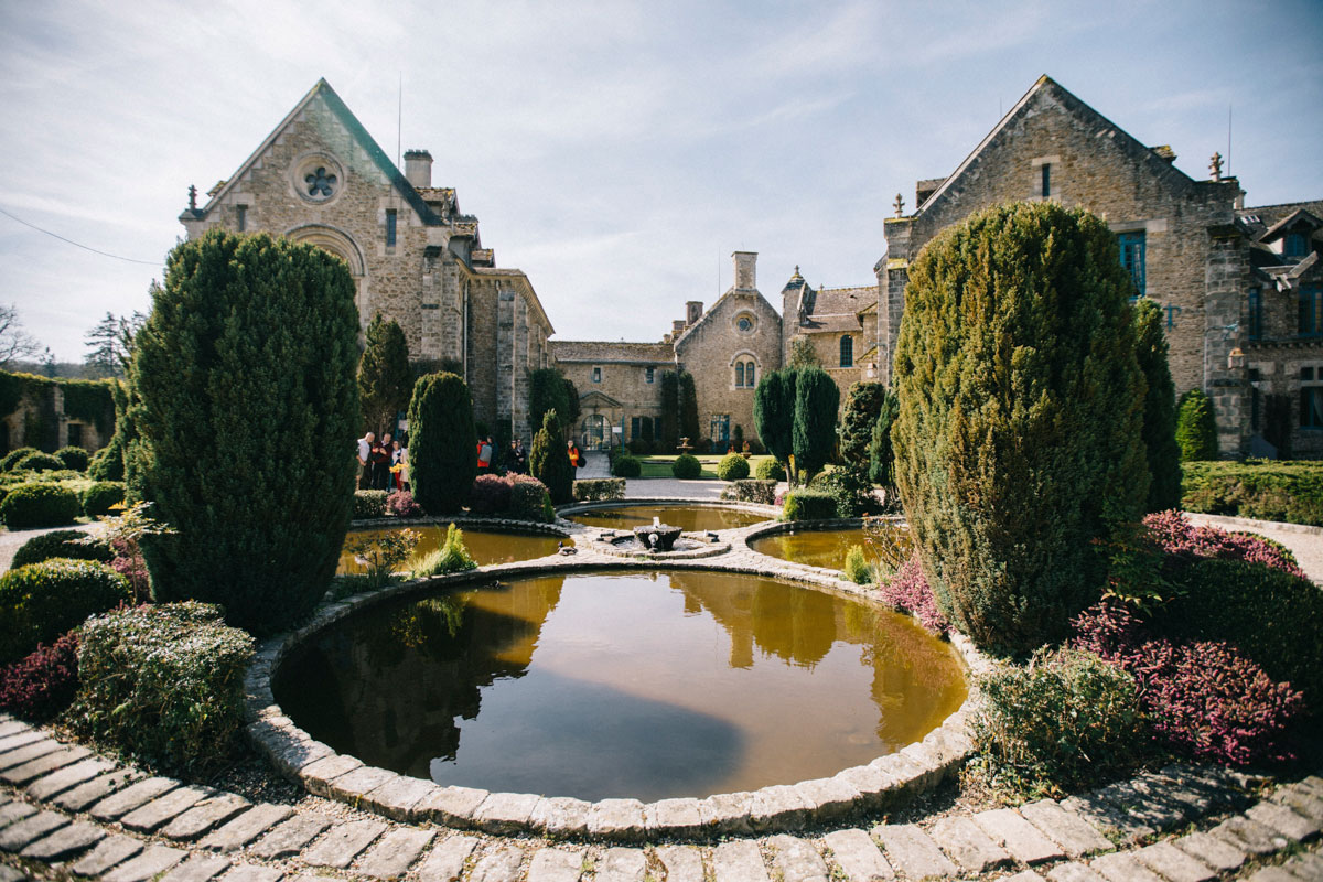 Entrée de l'Abbaye de Vaux de Cerney