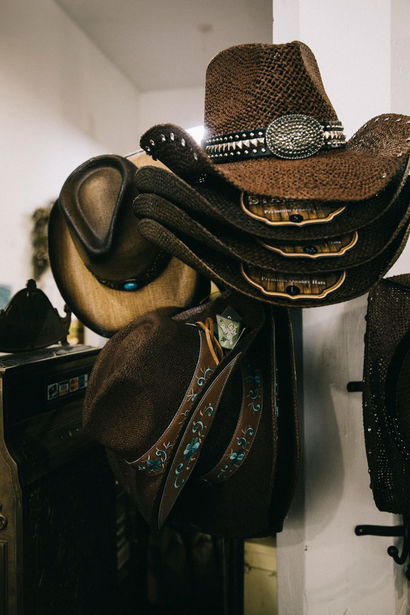 chapeau de cowboy Café Condon