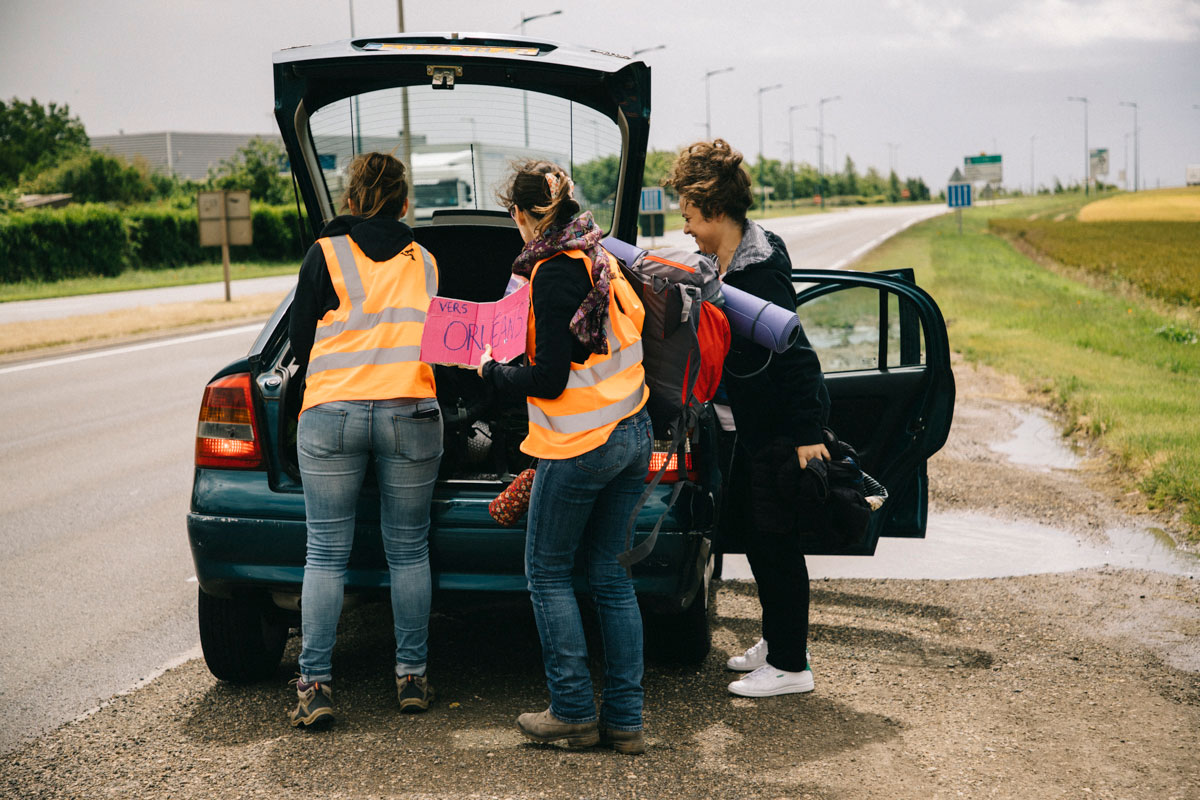 embarquement dans une voiture