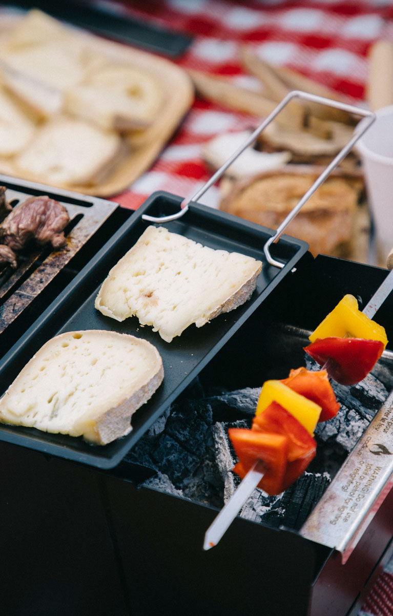 raclette sur le barbecue Cookut