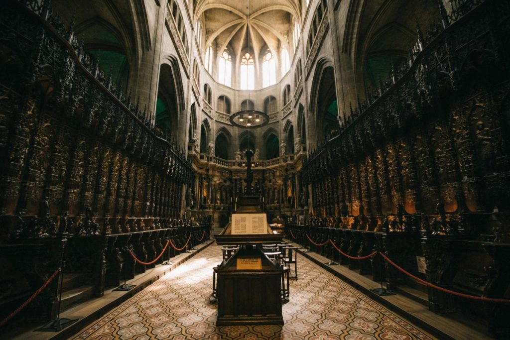 le coeur sculpté en bois de chêne de la cathédrale d'Auch