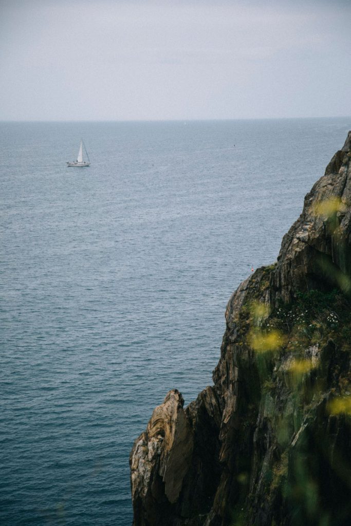 voyage le long de la côte de Vermeille avec un voilier. crédit photo : Clara Ferrand - blog Wildroad