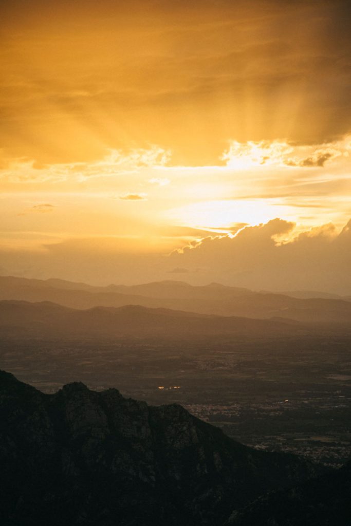 coucher de soleil sur Agrelès-sur-Mer dans les Pyrénées Orientales. crédit photo : Clara Ferrand - blog Wildroad