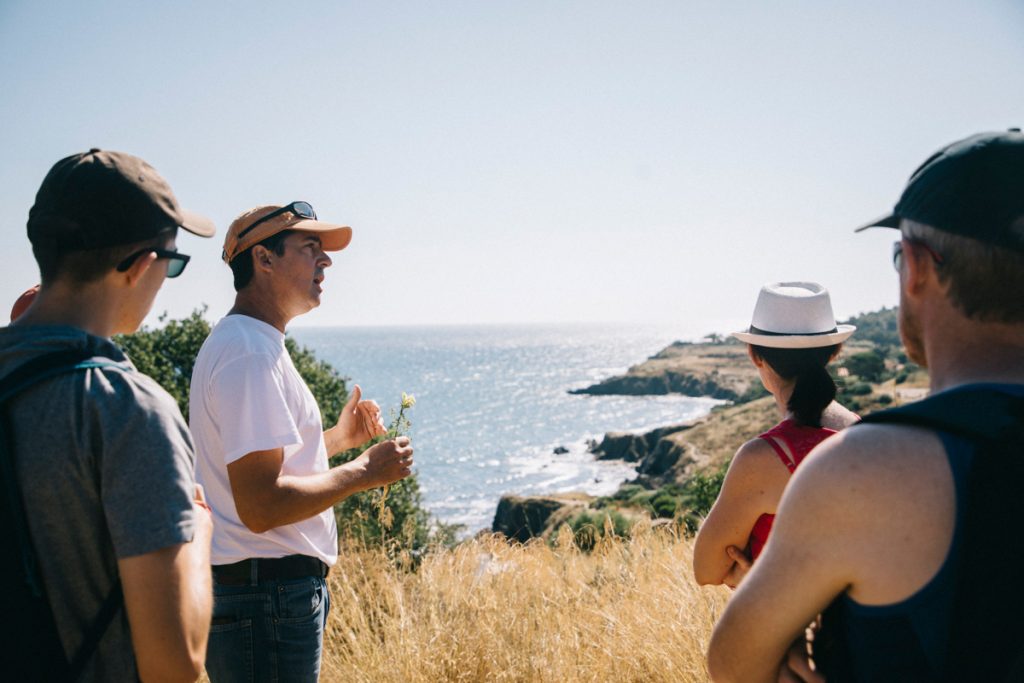 Visite guidée du sentier du littoral. crédit photo : Clara Ferrand - blog Wildroad