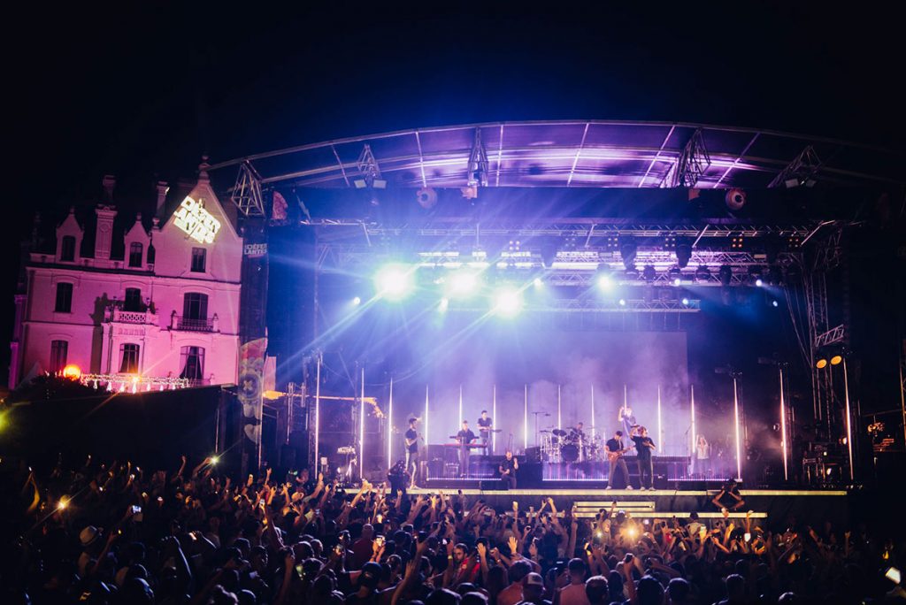 les scènes du festival des Déferlantes. crédit photo : Clara Ferrand - blog Wildroad