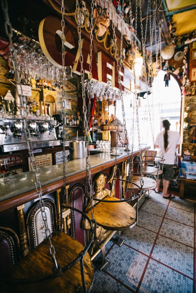balançoires bar du coin de la rue