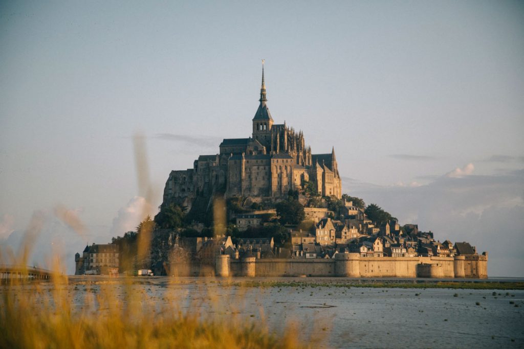 lever de soleil sur le Mont-Saint-Michel