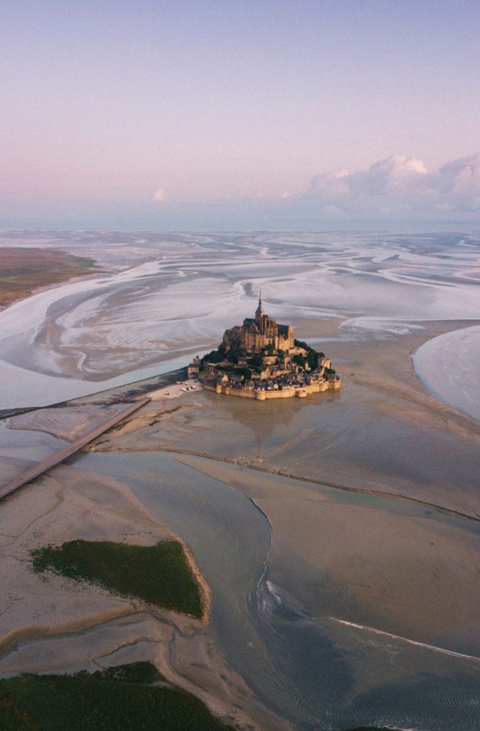 Le Mont-Saint-michel au lever du soleil