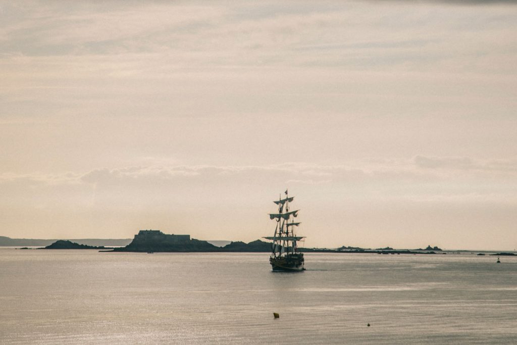 un vieux gréement au large de Saint-Malo