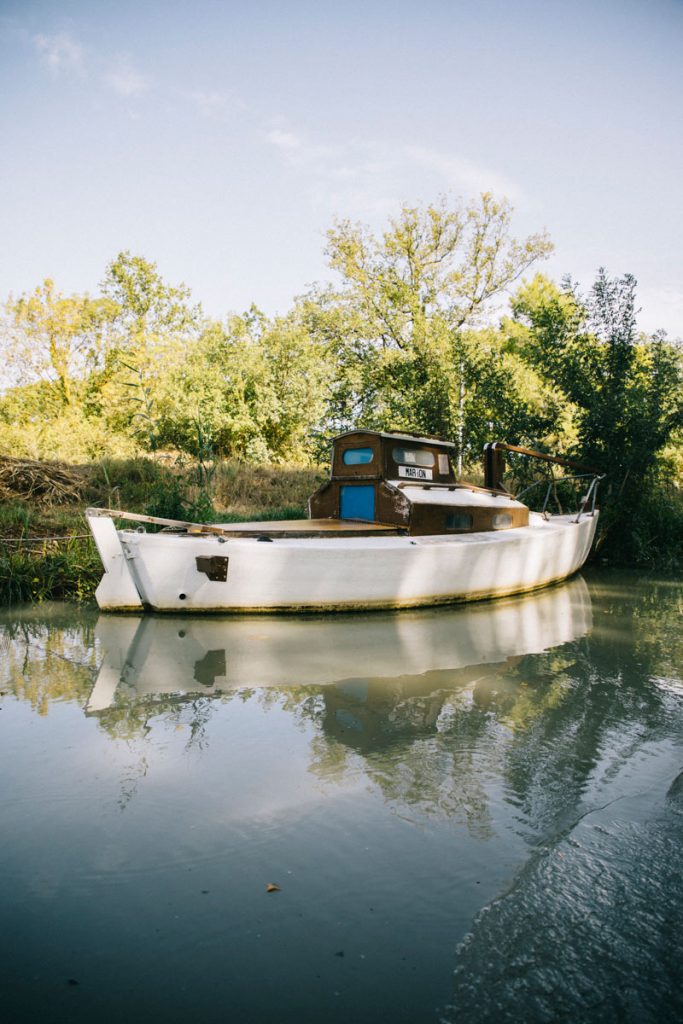 Le canal du midi et ses bateaux vers Béziers
