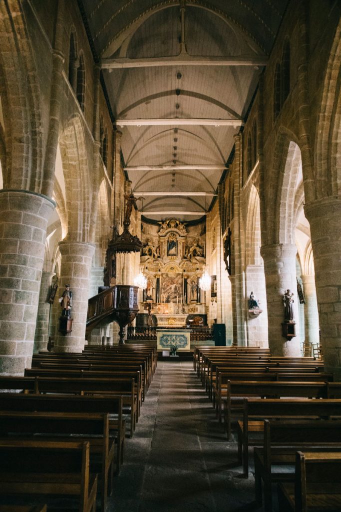 l'intérieur de l'église de Brélévenez