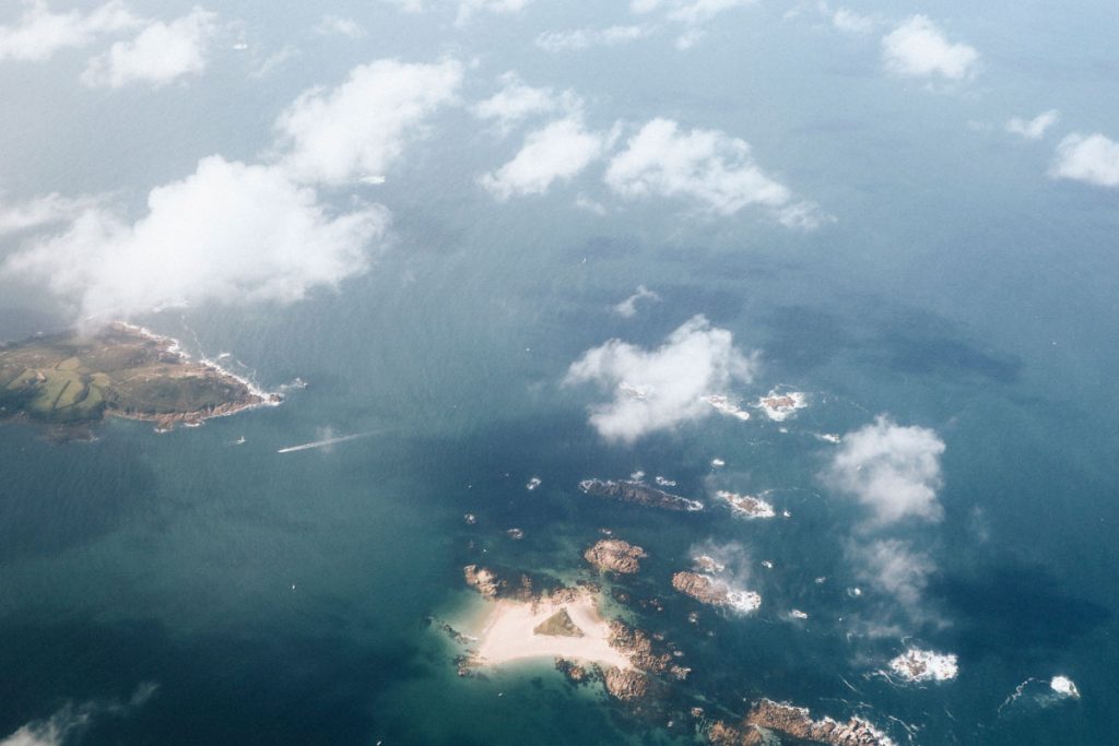 vue sur la côte de Granit Rose depuis l'avion