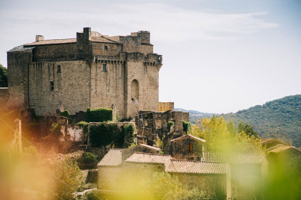 le château de Dio vu de la route du mont