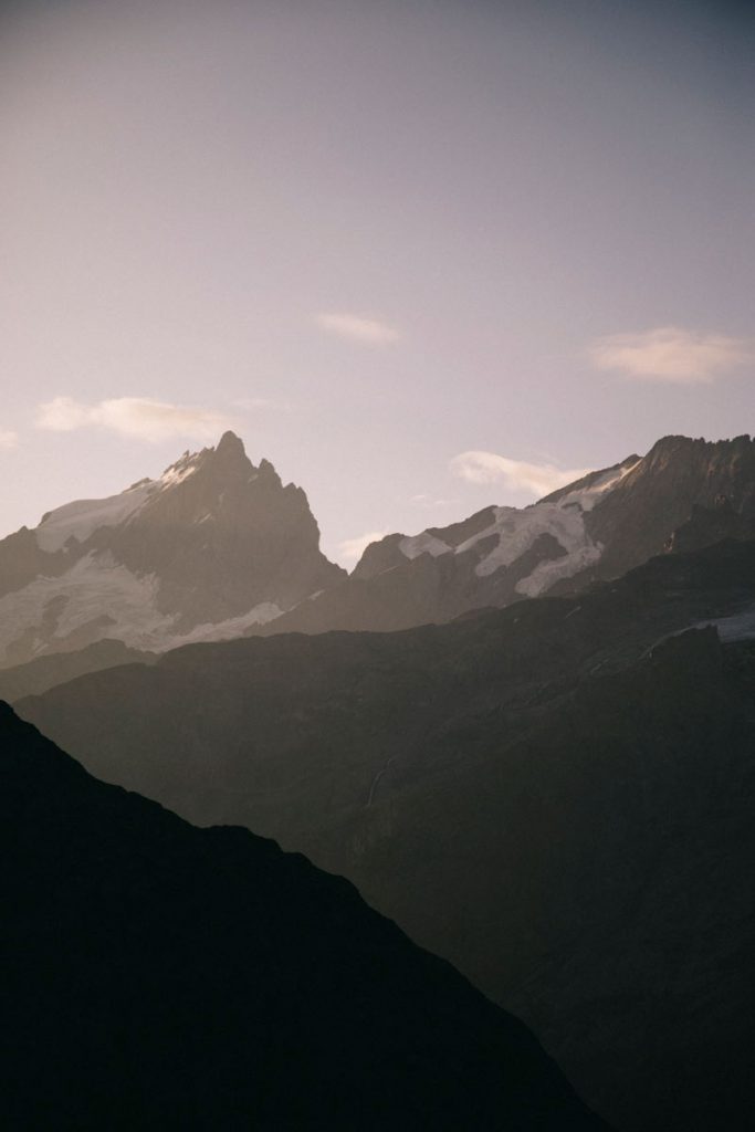 lever de soleil sur le glacier de la Meije