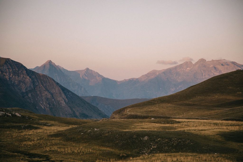 lever de soleil sur les alpages du plateau d'Emparis