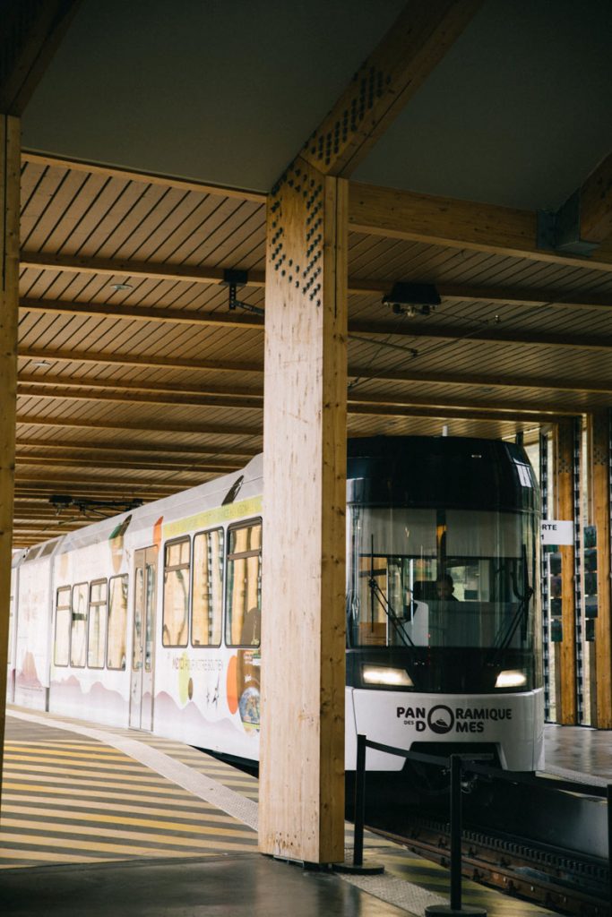 la gare de la maison du site avec le train à crémaillère