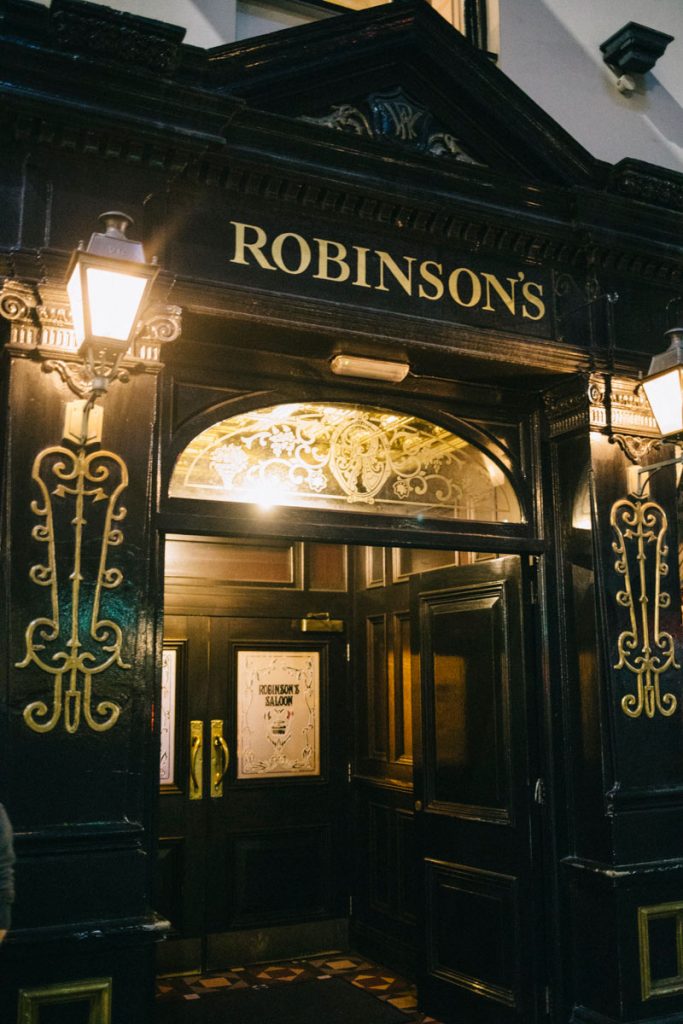 Le Robisons un bar emblématique de Belfast