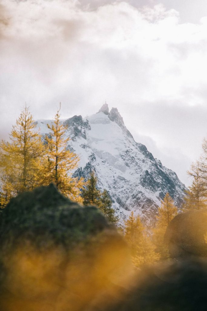 aiguille du midi depuis le sentier de randonnée