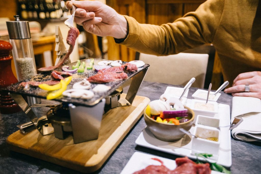 pierrage dans le restaurant du fer à cheval