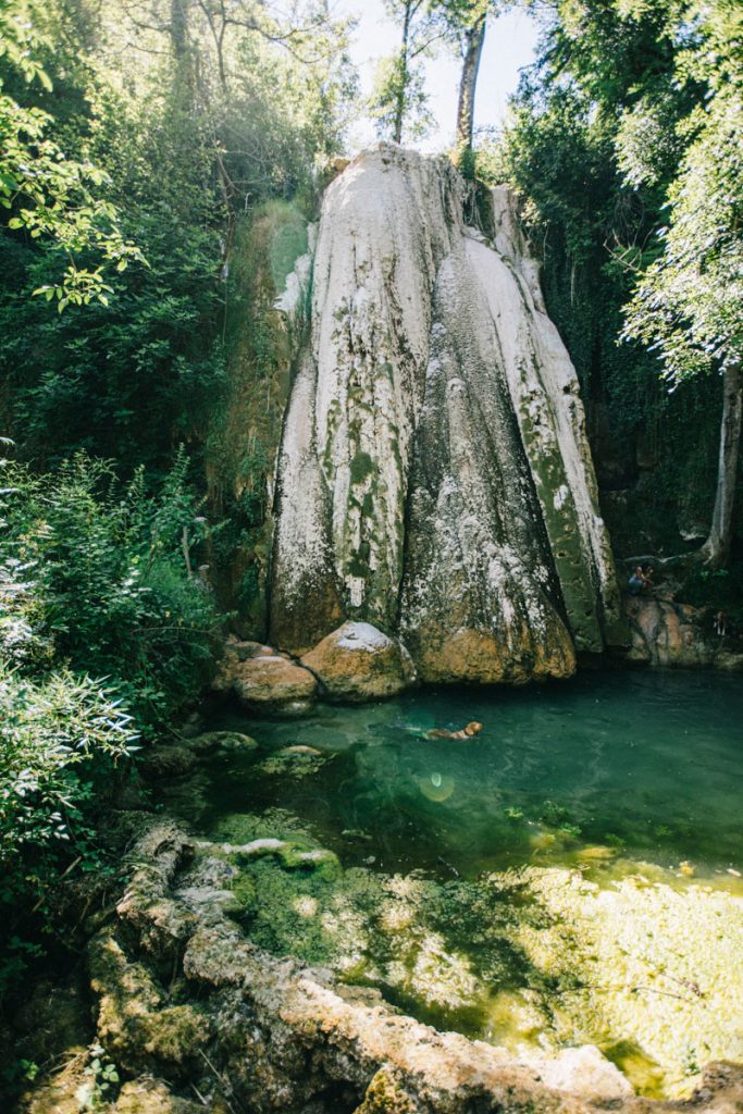 la cascade pétrifiante de Caylus. crédit photo : Clara FERRAND - blog Wildroad
