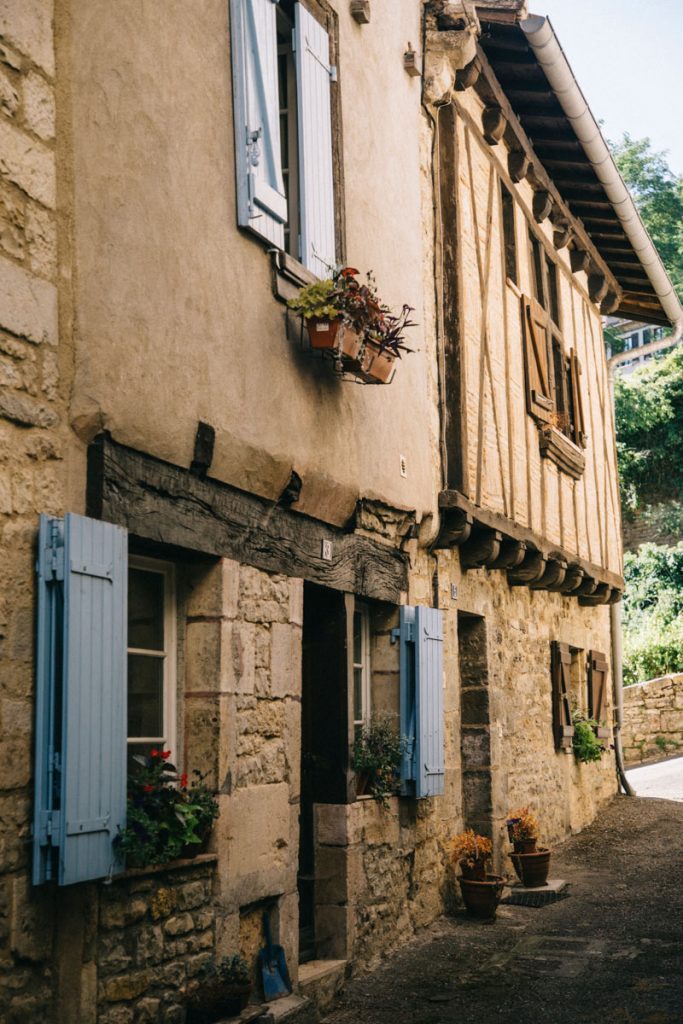 les maisons à colombage de Caylus. crédit photo : Clara FERRAND - blog Wildroad