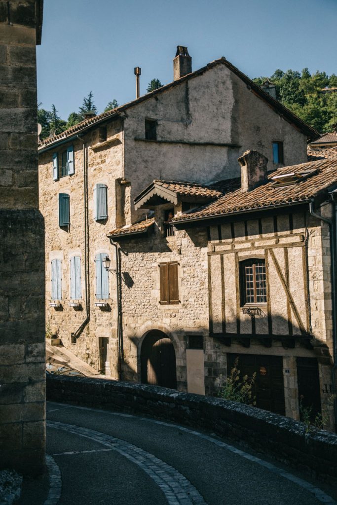 les ruelles de la bastide de Caylus. crédit photo : Clara FERRAND - blog Wildroad