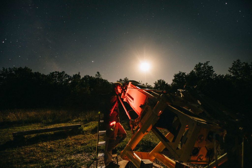 observation des étoiles au refuge aux étoiles. crédit photo : Clara FERRAND - blog Wildroad