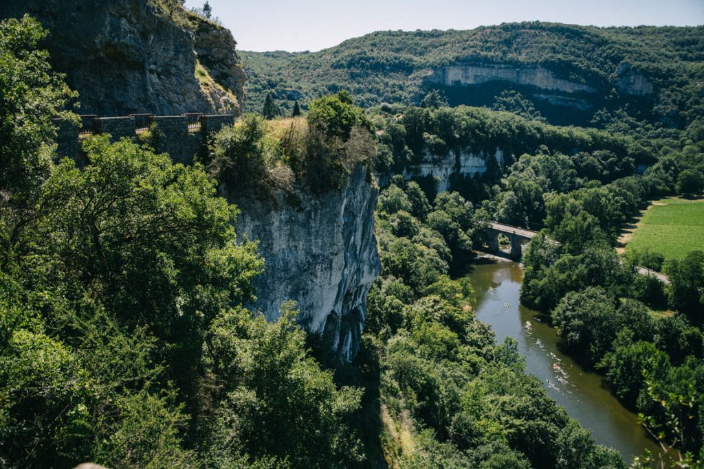 la route des crête au dessus des gorges de l'Aveyron. crédit photo : Clara FERRAND - blog Wildroad