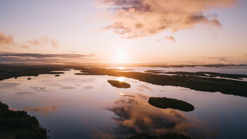 Sunset sur le lac de Finn Lough