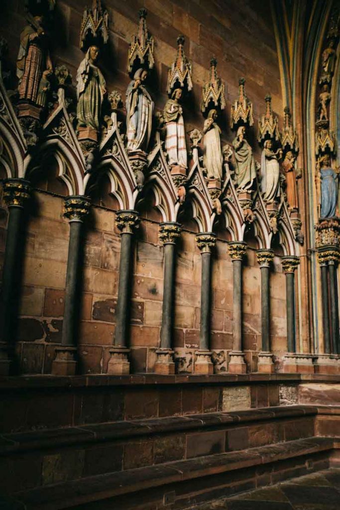 l'entrée de la cathédrale de fribourg