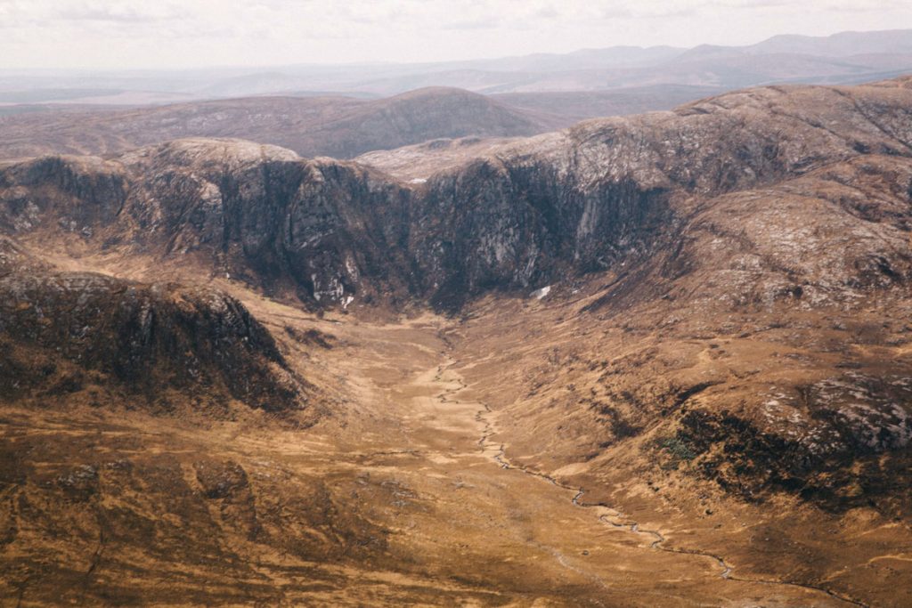 la vallée empoisonnée depuis le sommet du mont Errigal