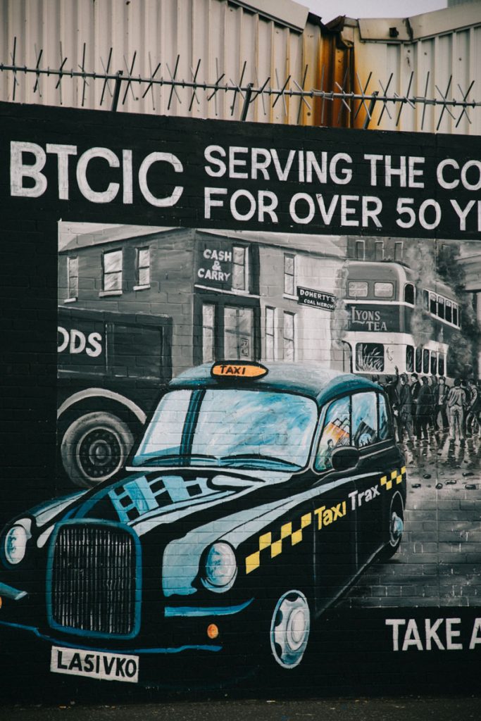 street art sur le mur de la paix à Belfast