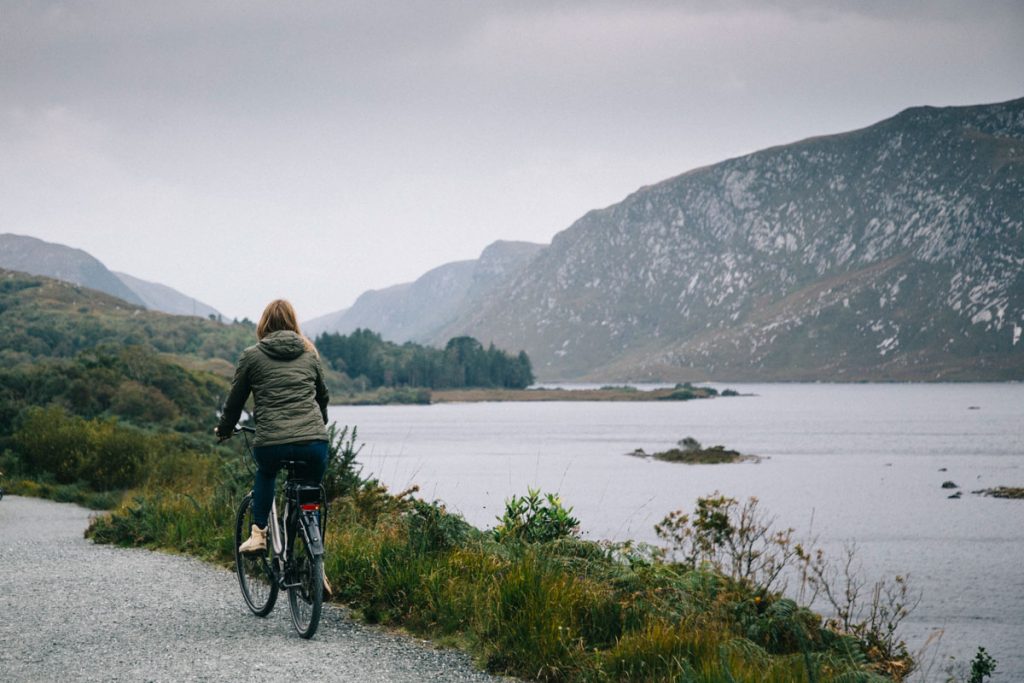 Faire du vélo électrique dans le parc de Glenveagh