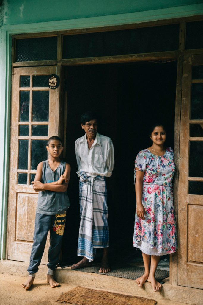 une famille sr lankaise dans les montagnes