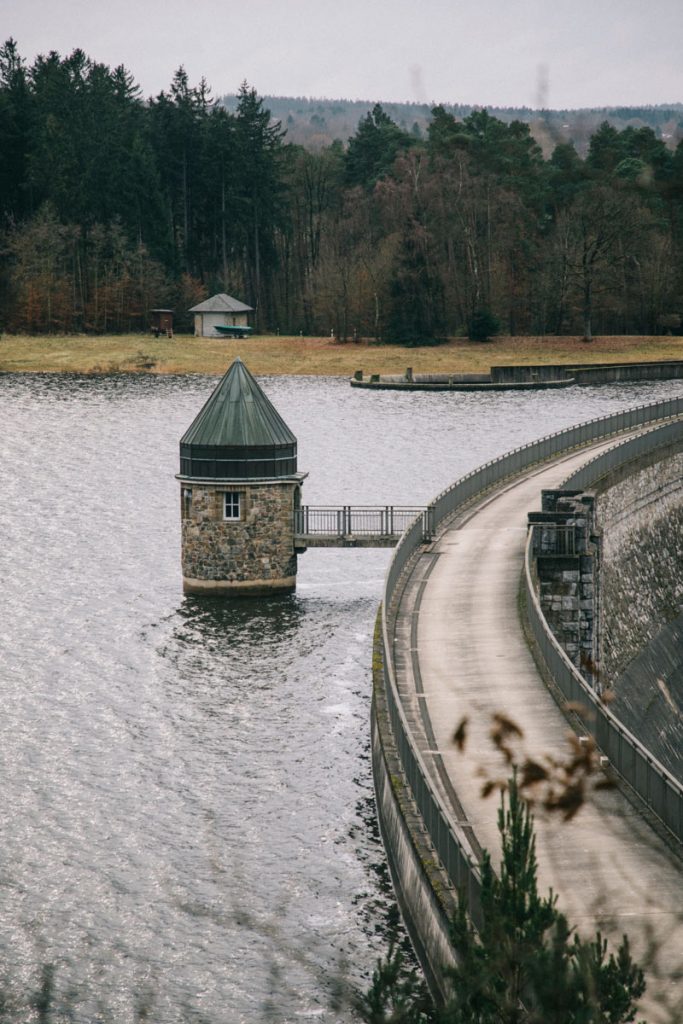 départ de la randonné de Struffelt depuis le barrage
