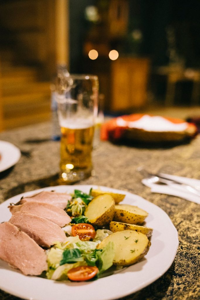 un repas dans une estaurant local vers Chocholow