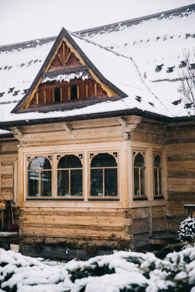 les maison en bois traditionnelle des Tatras dans le village de chocholow