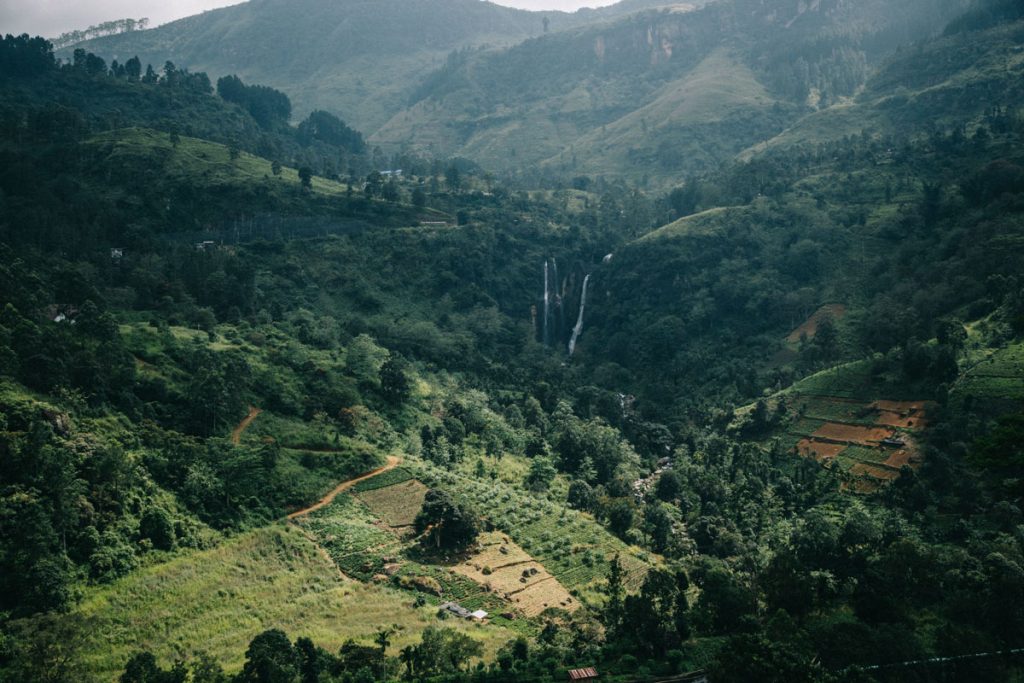 les paysages magnifique du sri lanka vers la cascade de Ramboda