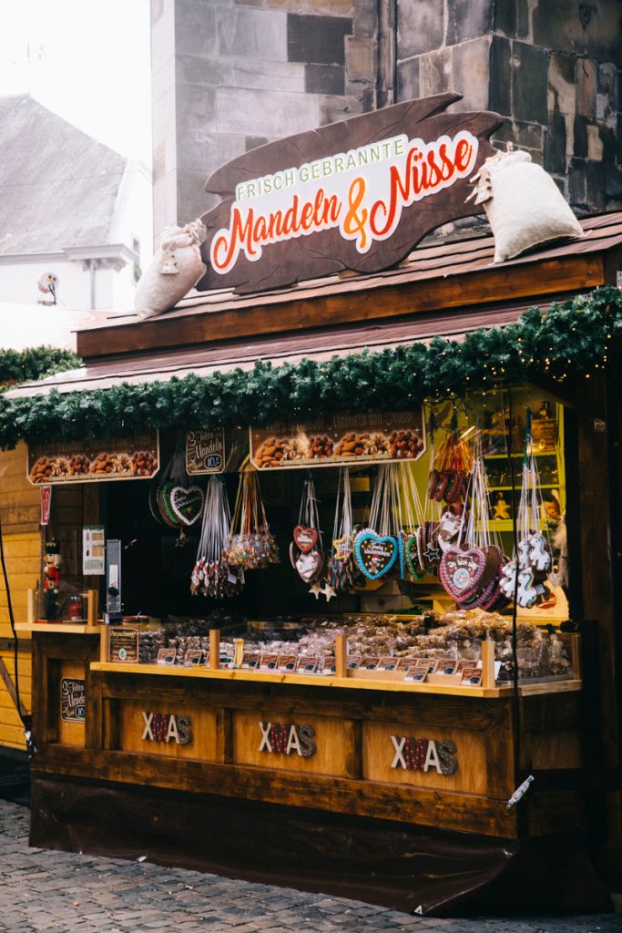 stand de pains 'épice sur le marché de Noël d'Aix-la-Chapelle