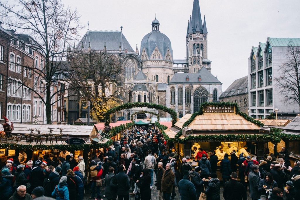 vue sur l'ensemble du marché de Noël d'Aix-la-Chapelle