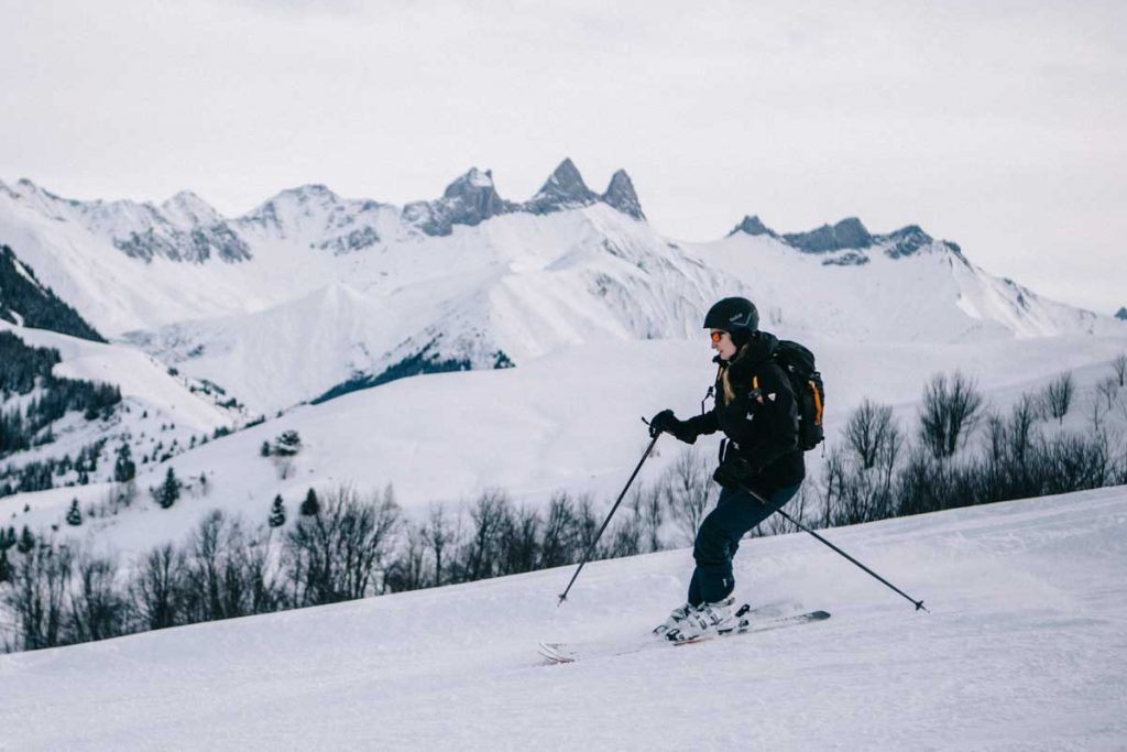 descente de piste à ski sur le domaine des Sybelles