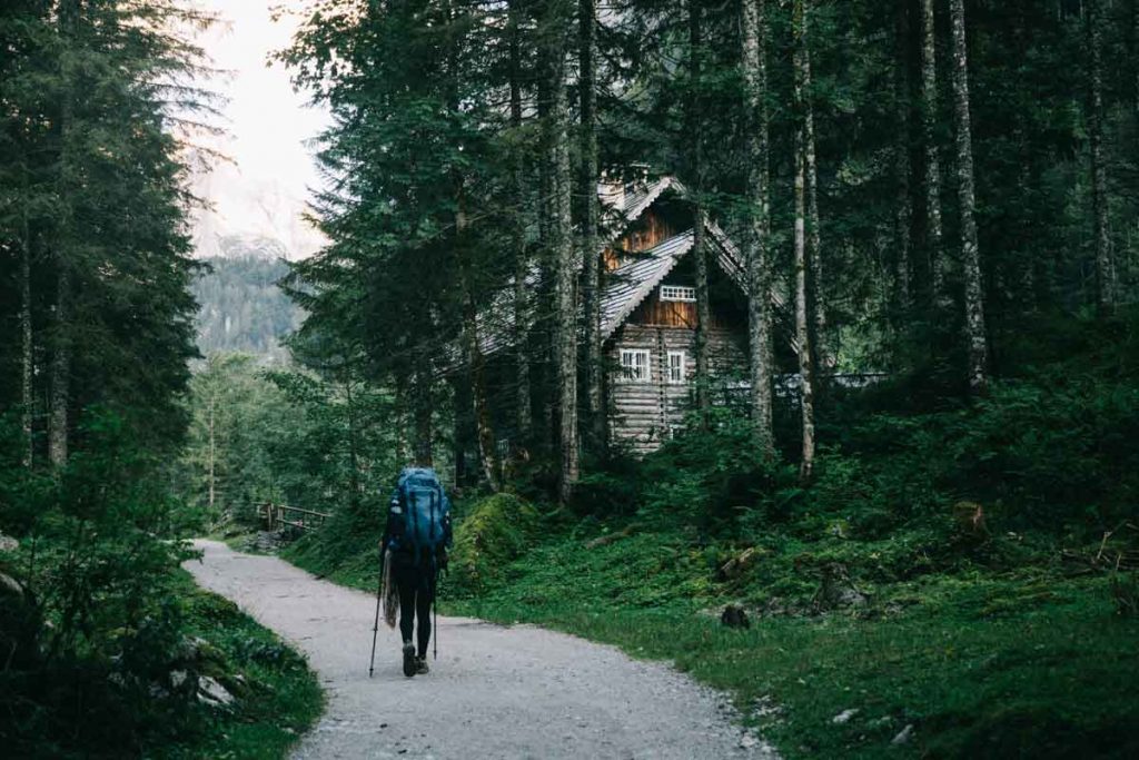 les maisons traditionnelles dans les montagnes autrichiennes