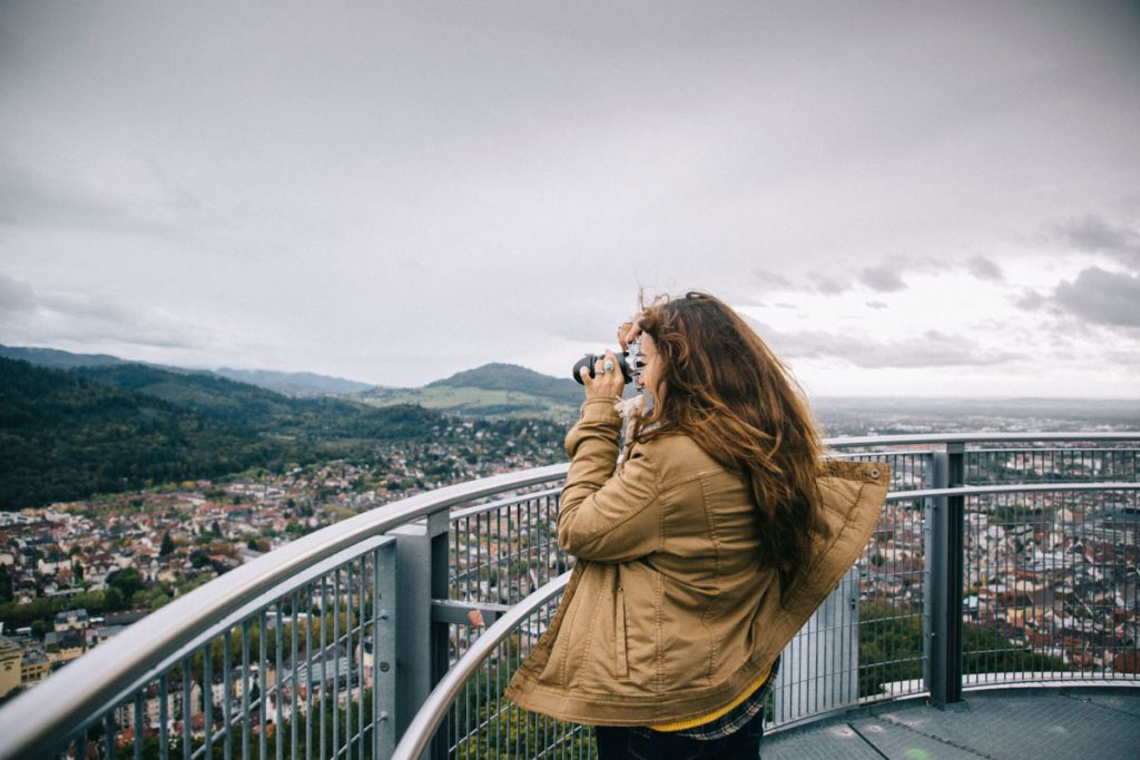 le panorama depuis la colline de Schlossberg sur la ville de Fribourg et la Forêt Noire