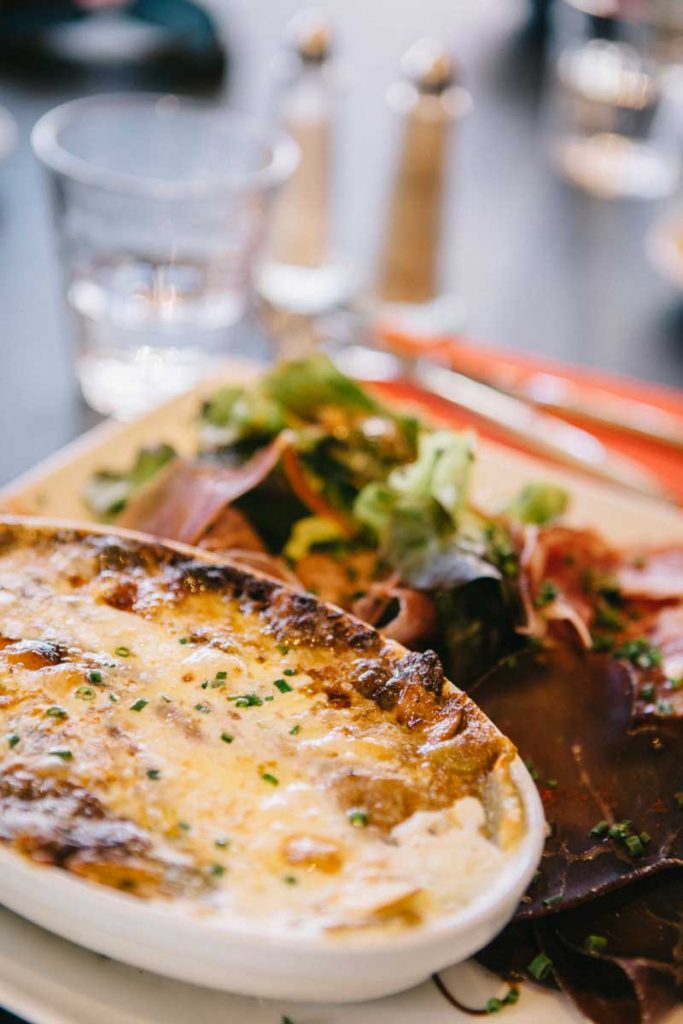le plat principale du restaurant des roches blanches sur la station de ski