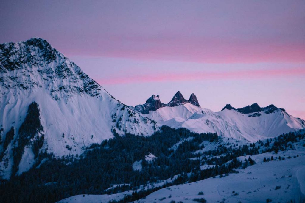 le coucher de soleil sur les Aiguilles d'Armes depuis le Corbier